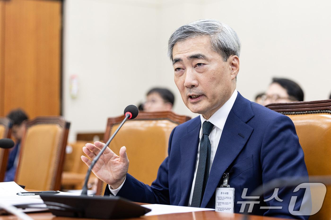 본문 이미지 - 신현송 한국은행 총재 후보자가 15일 서울 여의도 국회에서 열린 제434회국회(임시회) 재정경제기획위원회 인사청문회에서 의원 질의에 답변하고 있다. 2026.4.15 ⓒ 뉴스1 이승배 기자