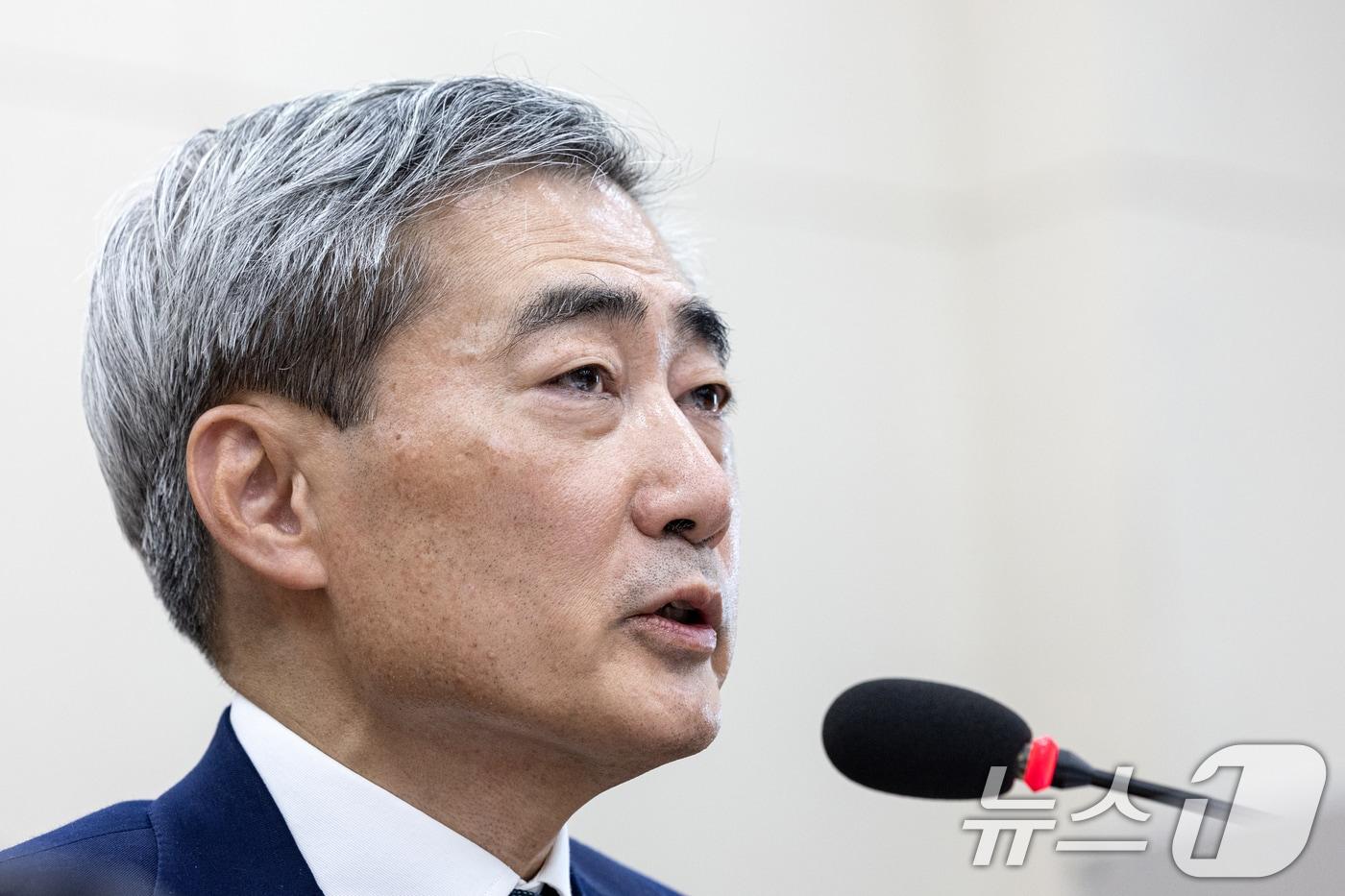 본문 이미지 - 신현송 한국은행 총재 후보자가 15일 서울 여의도 국회에서 열린 제434회국회(임시회) 재정경제기획위원회 인사청문회에서 의원 질의에 답변하고 있다. 2026.4.15 ⓒ 뉴스1 이승배 기자