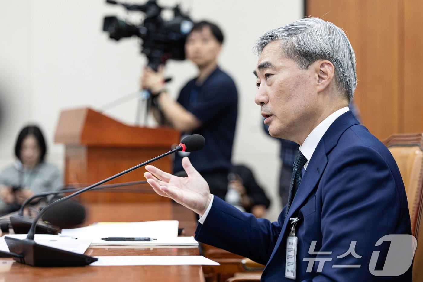 본문 이미지 - 신현송 한국은행 총재 후보자가 15일 서울 여의도 국회에서 열린 제434회국회(임시회) 재정경제기획위원회 인사청문회에서 의원 질의에 답변하고 있다. 2026.4.15 ⓒ 뉴스1 이승배 기자