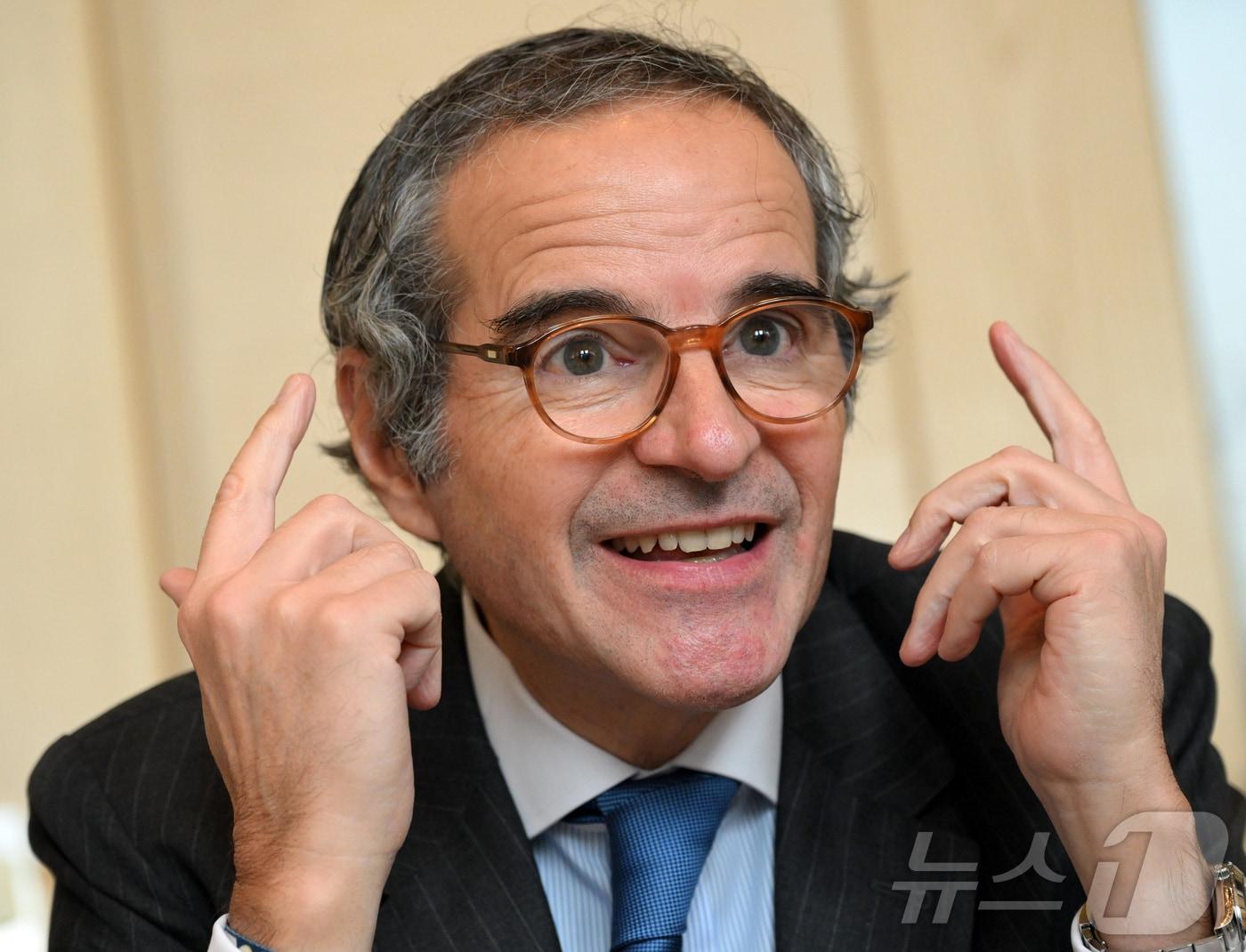 본문 이미지 - 라파엘 그로시 국제원자력기구(IAEA) 사무총장이 15일 서울 종로구 포시즌스 호텔 서울에서 기자간담회를 하고 있다. (공동취재) 2026.4.15 ⓒ 뉴스1 박정호 기자