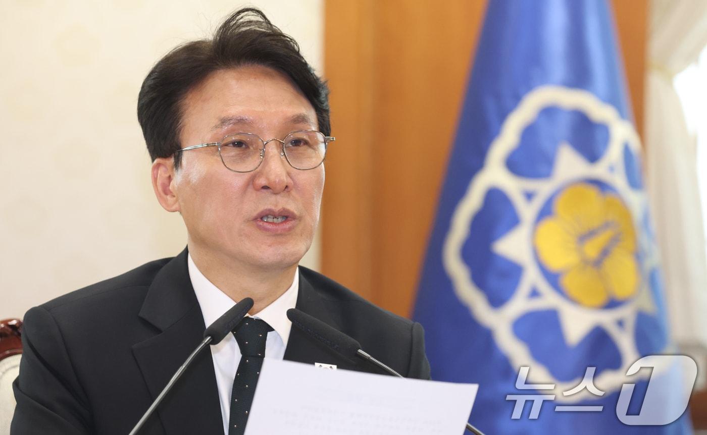 본문 이미지 - 김민석 국무총리가 15일 오후 서울 종로구 세종대로 정부서울청사에서 열린 제28차 장애인정책조정위원회에서 모두 발언을 하고 있다. 이날 참석자들은 장애인 거주시설 학대예방 및 인권강화 종합대책안 등을 논의했다. 2026.4.15 ⓒ 뉴스1 김명섭 기자