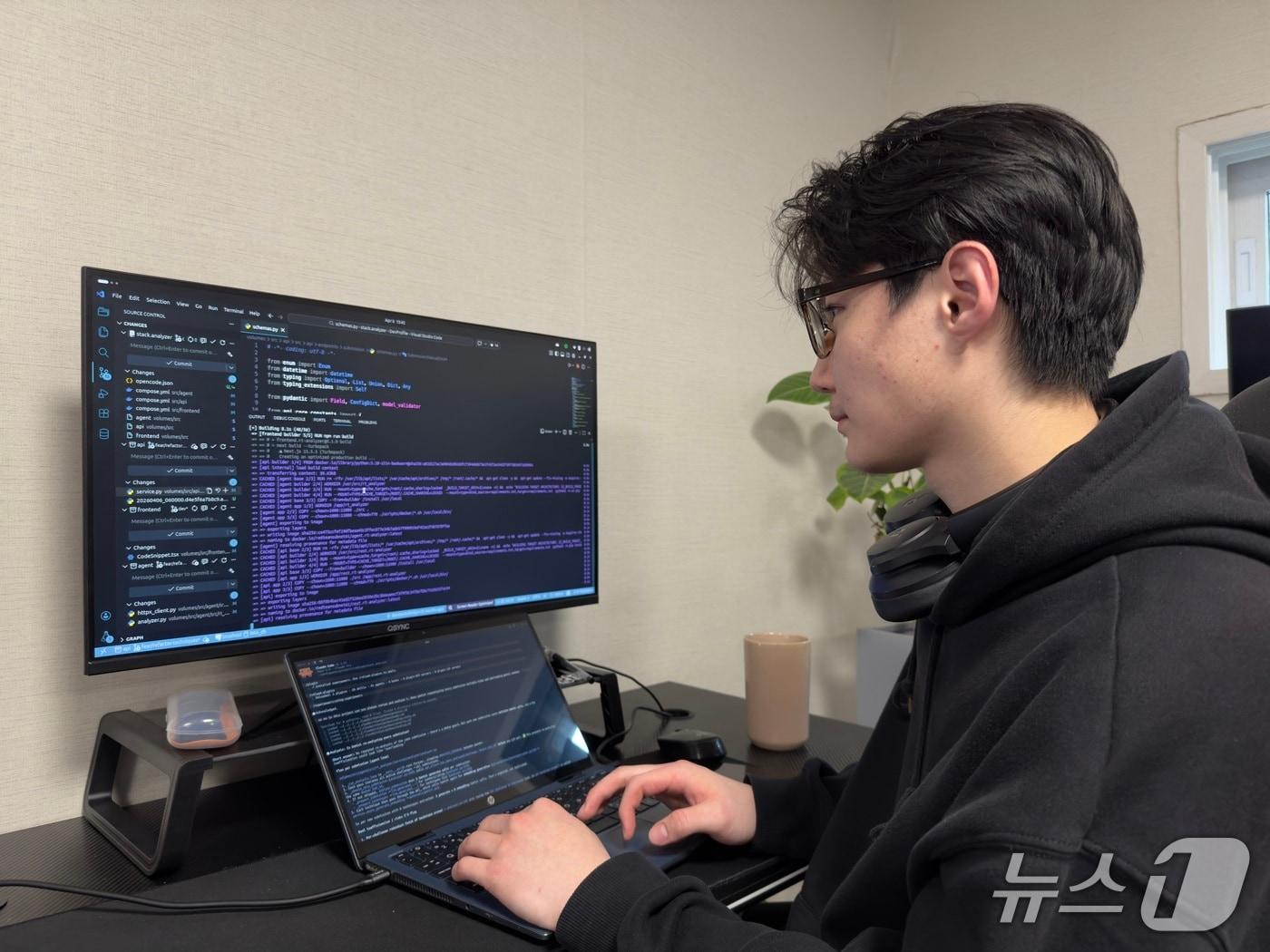 본문 이미지 - 인하대 국제학부 학생이 HumbleBeeAI에서 현장 실습 프로그램을 하고 있다.(인하대 제공. 재배포 및 DB금지)2026.4.15/뉴스1