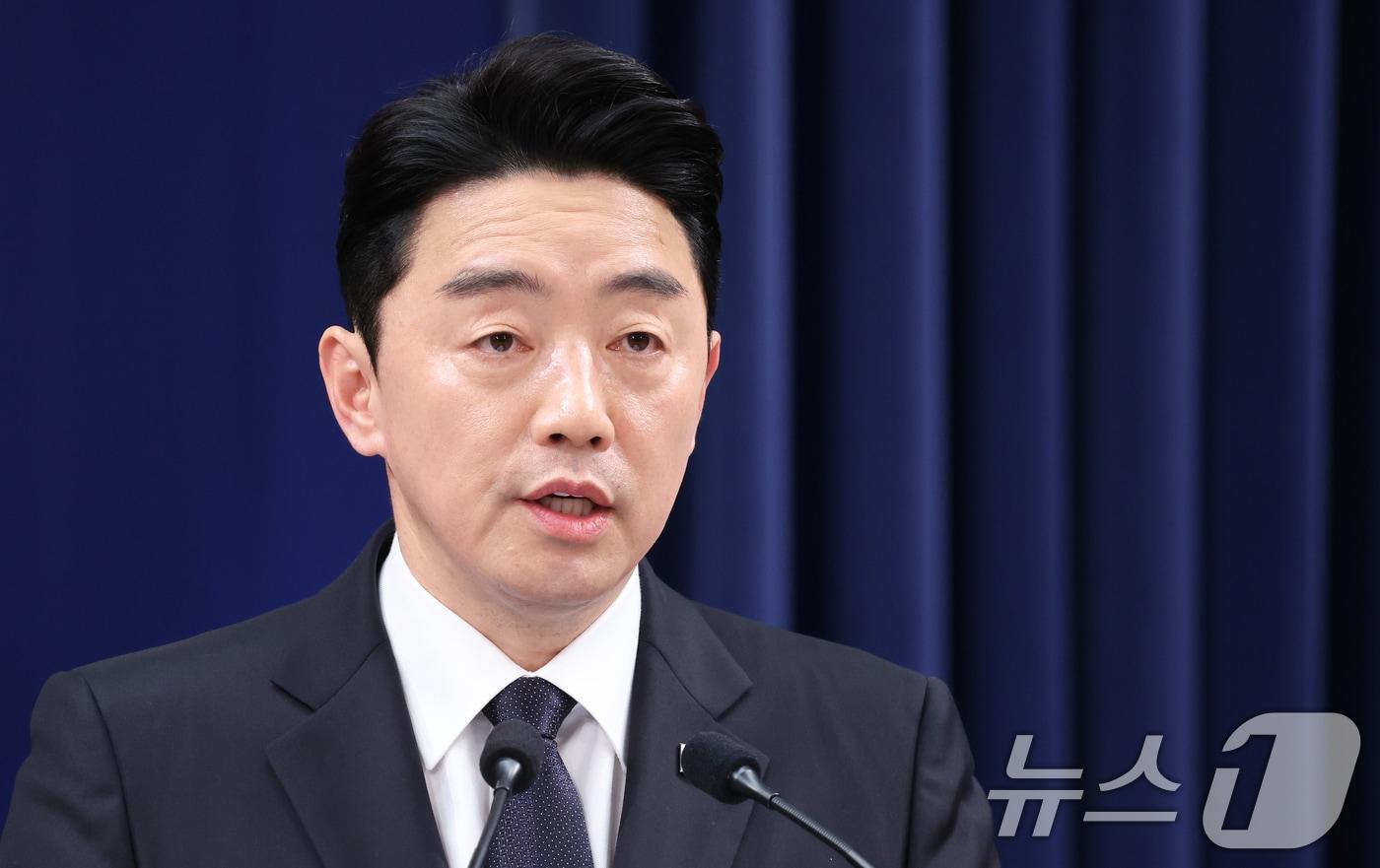 본문 이미지 - 강훈식 대통령 비서실장이 15일 청와대 춘추관에서 전략경제협력 대통령특사 활동 결과 관련 브리핑을 하고 있다. 2026.4.15 ⓒ 뉴스1 허경 기자