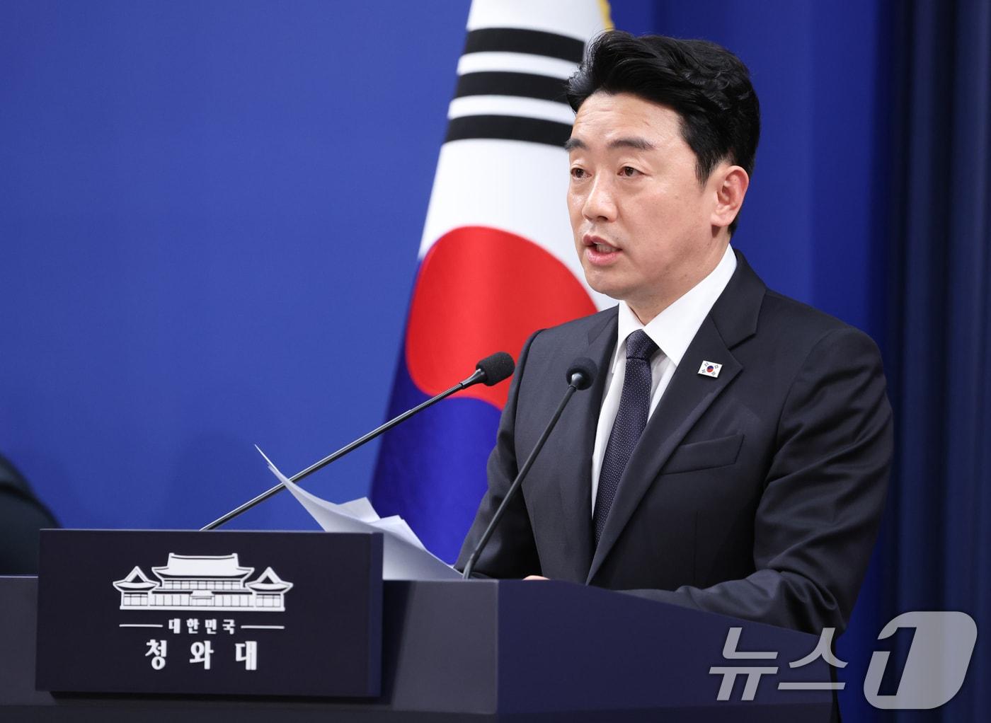 본문 이미지 - 강훈식 대통령 비서실장이 15일 청와대 춘추관에서 전략경제협력 대통령특사 활동 결과 관련 브리핑을 하고 있다. 2026.4.15 ⓒ 뉴스1 허경 기자