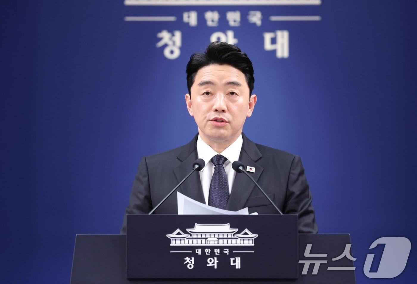 본문 이미지 - 강훈식 대통령 비서실장이 15일 청와대 춘추관에서 전략경제협력 대통령특사 활동 결과 관련 브리핑을 하고 있다. 2026.4.15 ⓒ 뉴스1 허경 기자