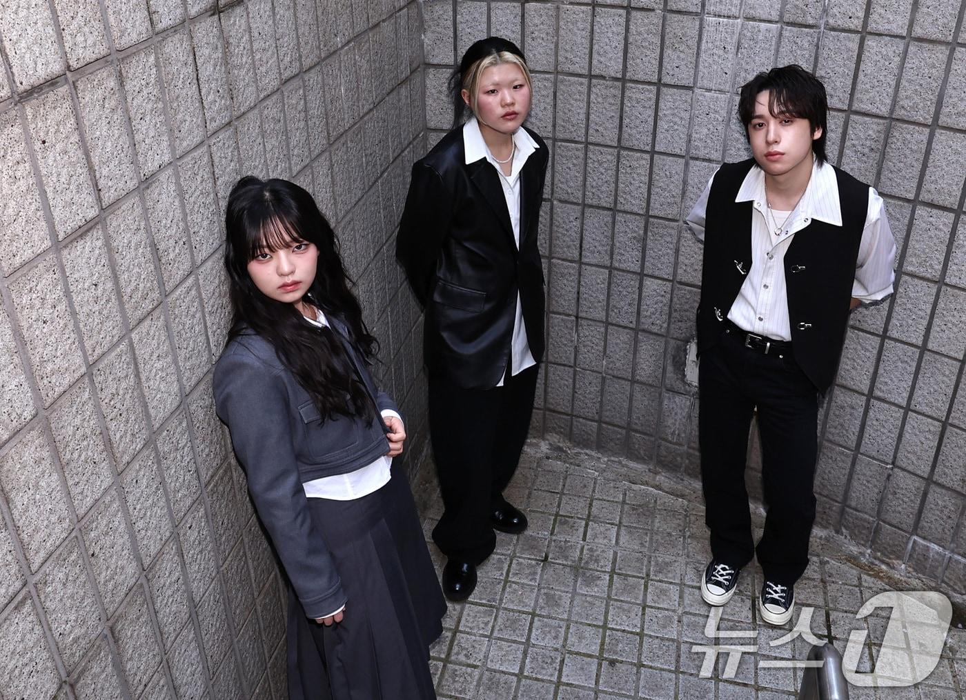 본문 이미지 - SBS '우리들의 발라드' 송지우(왼쪽부터), 이예지, 이지훈이 뉴스1과의 인터뷰를 앞두고 포즈를 취하고 있다. 2026.4.15 ⓒ 뉴스1 구윤성 기자