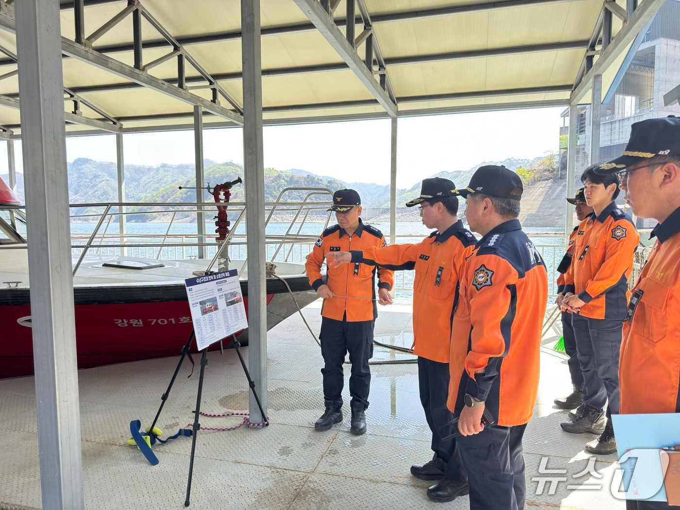 본문 이미지 - 강원특별자치도 소방본부가 춘천 소양호 오지마을 점검에 나섰다. (도소방본부 제공, 재판매 및 DB금지)