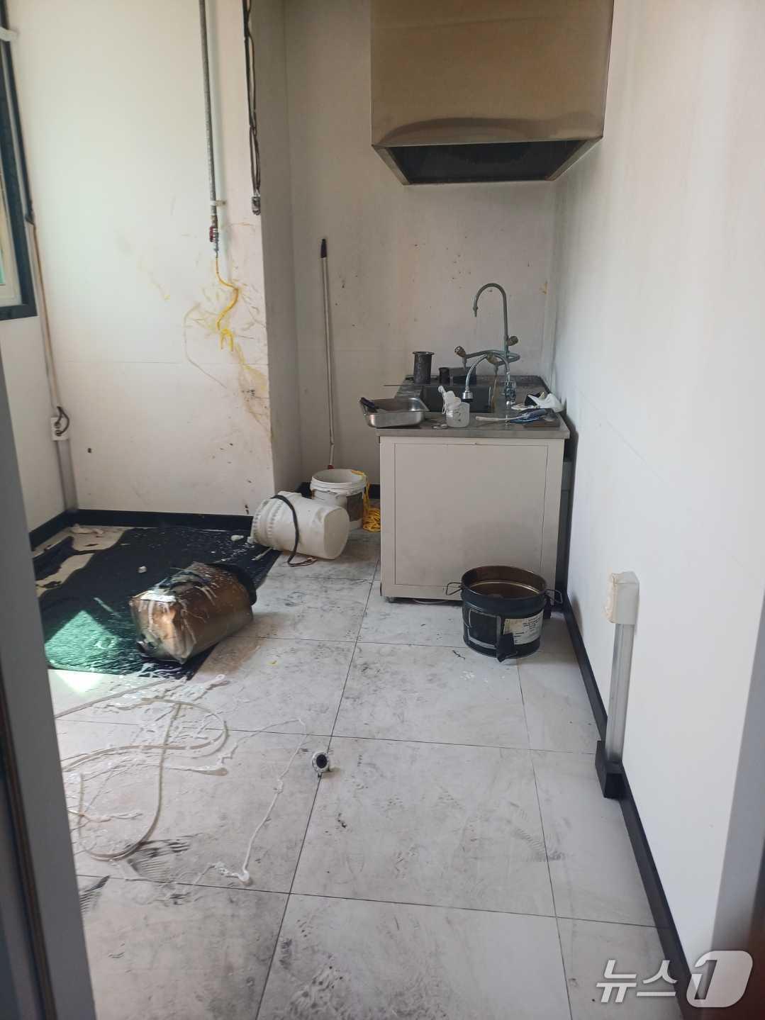 본문 이미지 - 강원 원주 문막읍 반계리 공장 화재 현장.(강원도소방본부 제공, 재판매 및 DB금지)