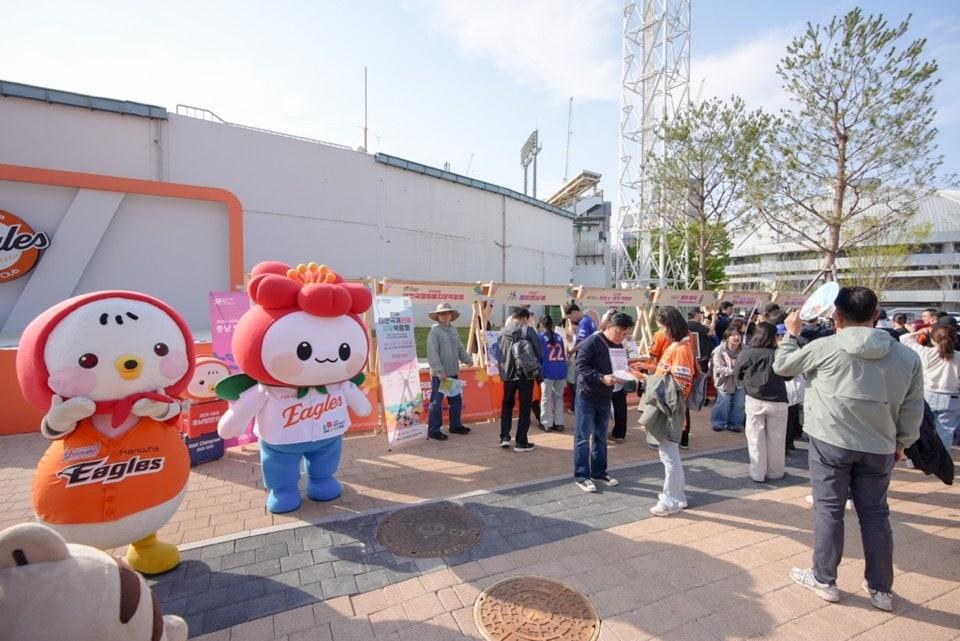 본문 이미지 - 대전 한화생명볼파크에서 진행한 '충남관광 프로모션 데이' 모습.(도 제공. 재판매 및 DB금지)/뉴스1