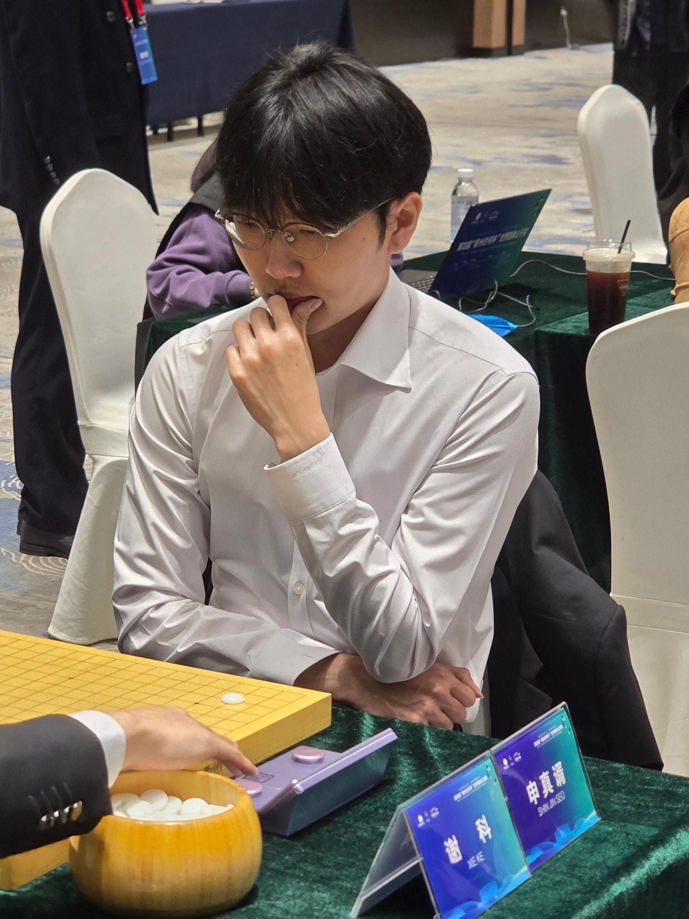 본문 이미지 - 란커배 16강에 진출한 신진서 9단. (한국기원 제공)