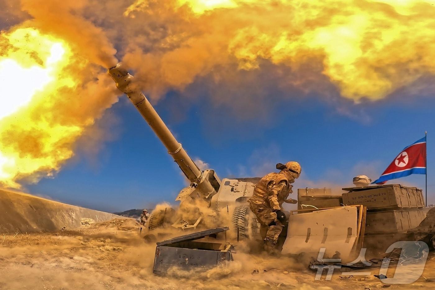 본문 이미지 - (평양 노동신문=뉴스1) = 북한 노동당 기관지 노동신문은 16일 "김정은 동지께서 4월 15일 태양절에 즈음하여 조직한 조선인민군 서부지구 대연합부대 관하 포병구분대들 사이의 포사격경기를 참관했다＂고 보도했다. [국내에서만 사용가능. 재배포 금지. DB 금지. For Use Only in the Republic of Korea. Redistribution Prohibited] rodongphoto@news1.kr