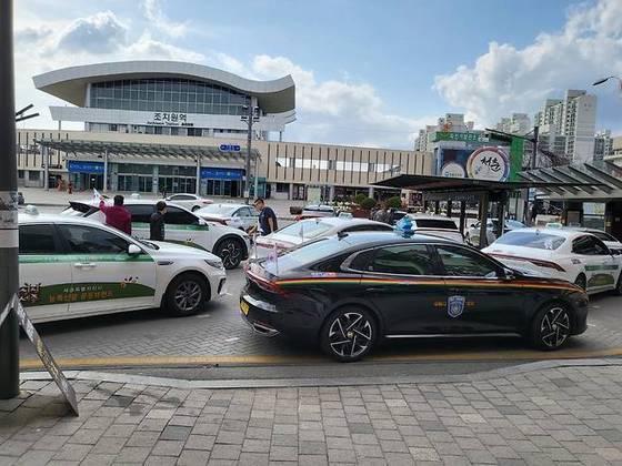 본문 이미지 - 조치원역에서 승객을 기다리는 택시. (세종시 제공. 재판매 및 DB 금지) 