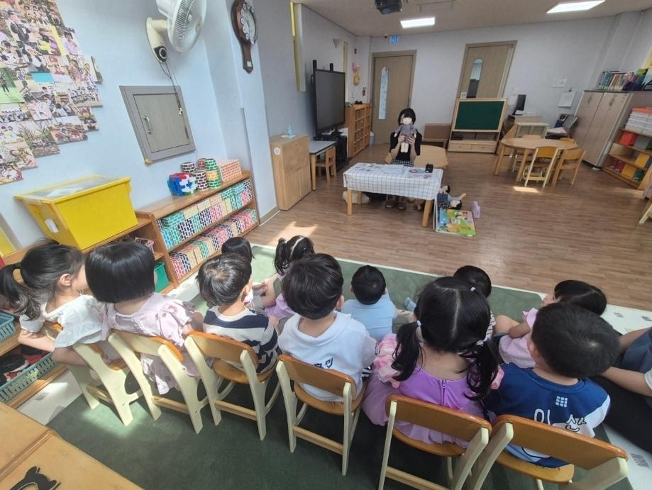본문 이미지 - 관악구 신성초병설유치원에서 진행한 성교육 및 성학대 예방 교육(관악구 제공)
