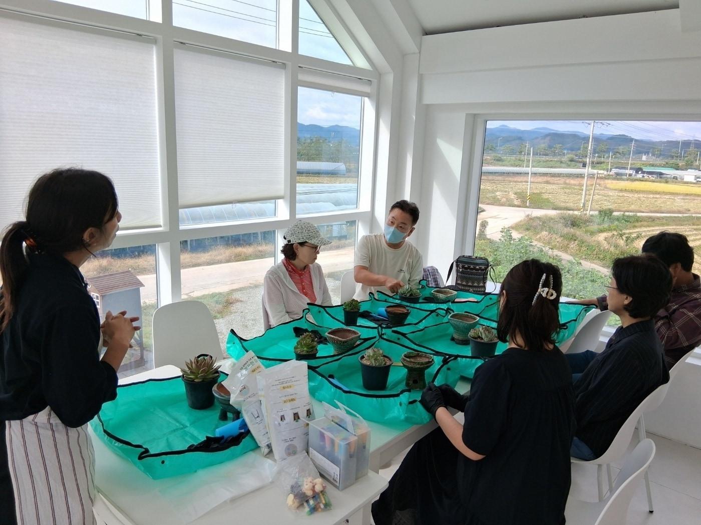 본문 이미지 -  '귀농·귀촌 희망인 농촌 프로그램' 진행 모습.(부여군 제공. 재판매 및 DB금지)/뉴스1