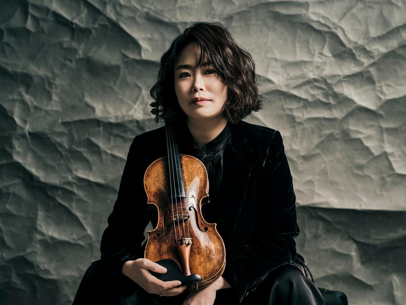 본문 이미지 - 바이에른 방송교향악단 첫 여성 악장 이지혜. 그는 2015년 동양인 최초이자 오케스트라 역대 최초 여성 악장으로 바이에른 방송교향악단 제2바이올린 악장에 임명됐다.