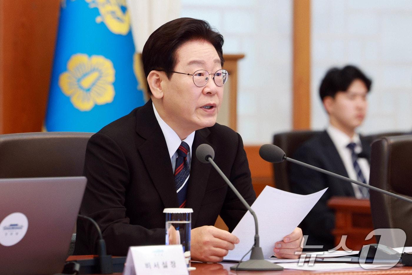 본문 이미지 - 이재명 대통령이 16일 청와대에서 열린 수석보좌관회의에서 발언을 하고 있다. 2026.4.16 ⓒ 뉴스1 허경 기자