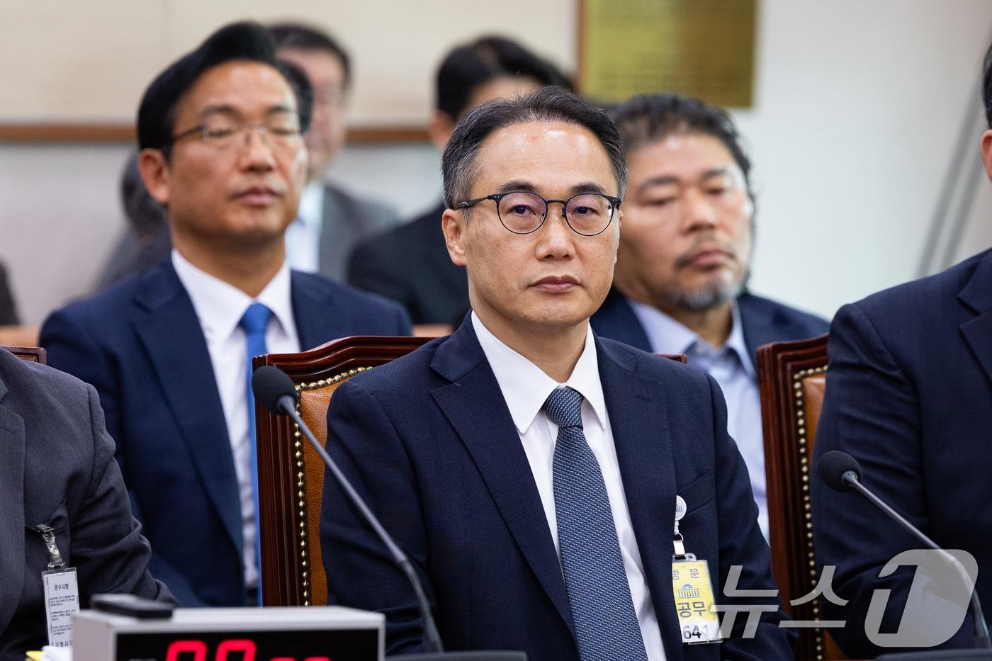 본문 이미지 - 이원석 전 검찰총장이 16일 서울 여의도 국회에서 열린 제434회 국회(임시회) 윤석열 정권 정치검찰 조작기소 의혹 사건 진상규명 국정조사특별위원회 대장동·김용 전 민주연구원 부원장·위례신도시 조작기소 의혹 사건 청문회에 출석해 자리하고 있다. 2026.4.16 ⓒ 뉴스1 유승관 기자
