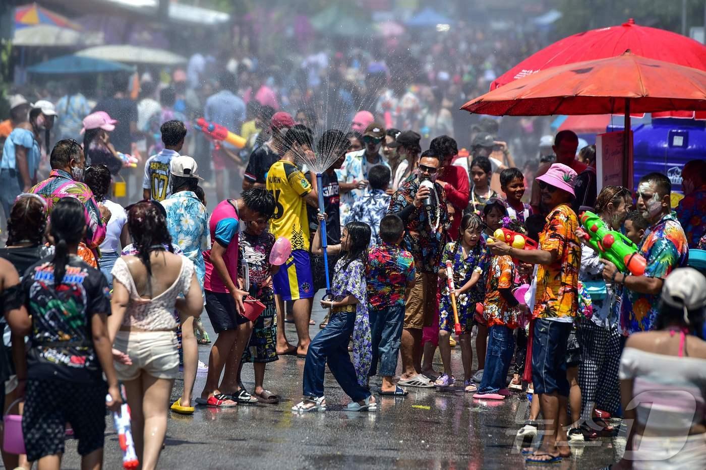 본문 이미지 - 태국의 새해 송끄란 축제 ⓒ AFP=뉴스1