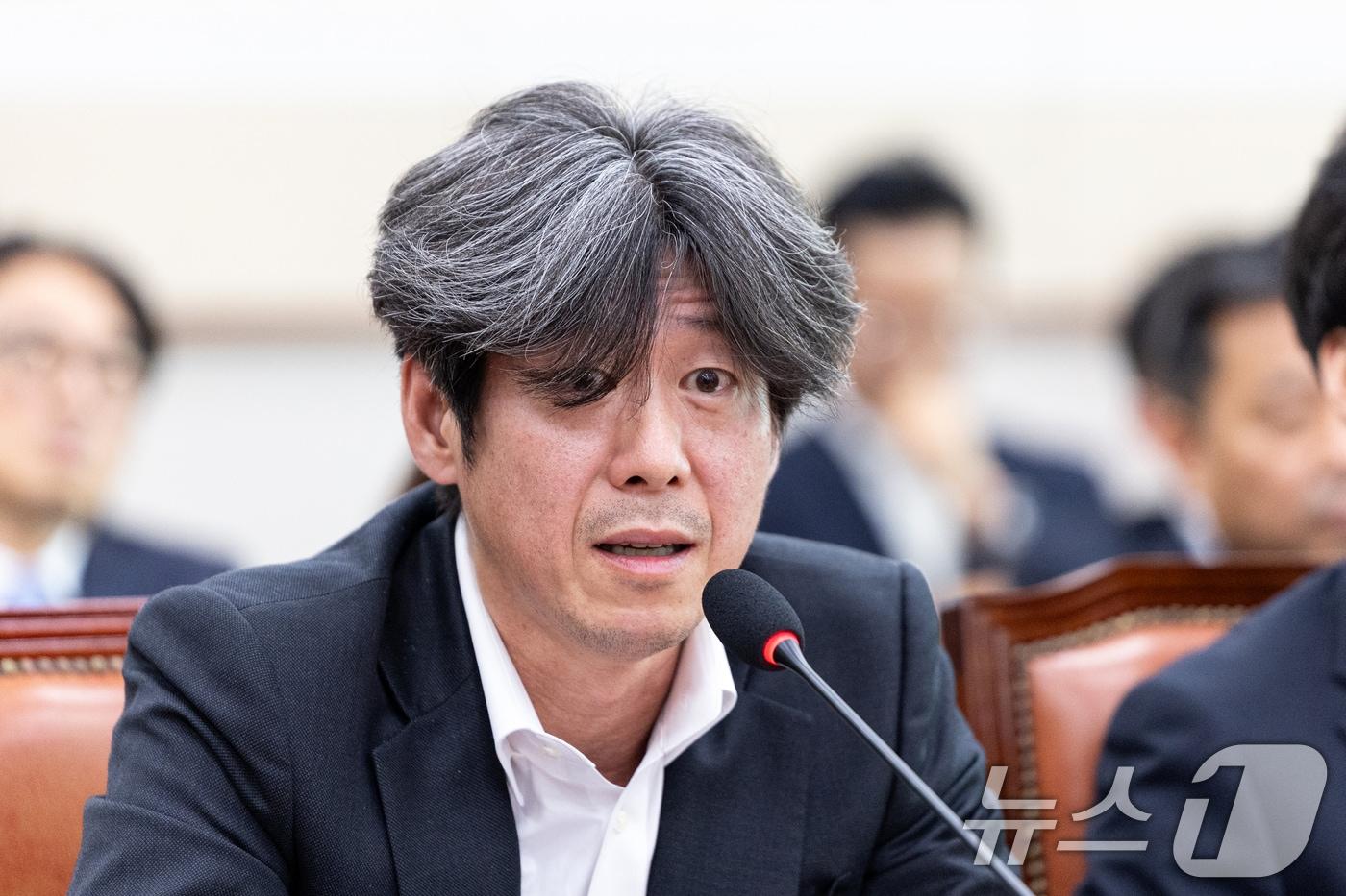 본문 이미지 - 지난 4월 16일 서울 여의도 국회에서 열린 윤석열 정권 정치검찰 조작기소 의혹 사건 진상규명 국정조사특별위원회 대장동·김용 전 민주연구원 부원장·위례신도시 조작기소 의혹 사건 청문회에 증인으로 출석한 대장동 개발업자인 남욱  변호사가 의원 질의에 답변하고 있다는 모습 2026.4.16 ⓒ 뉴스1 이승배 기자