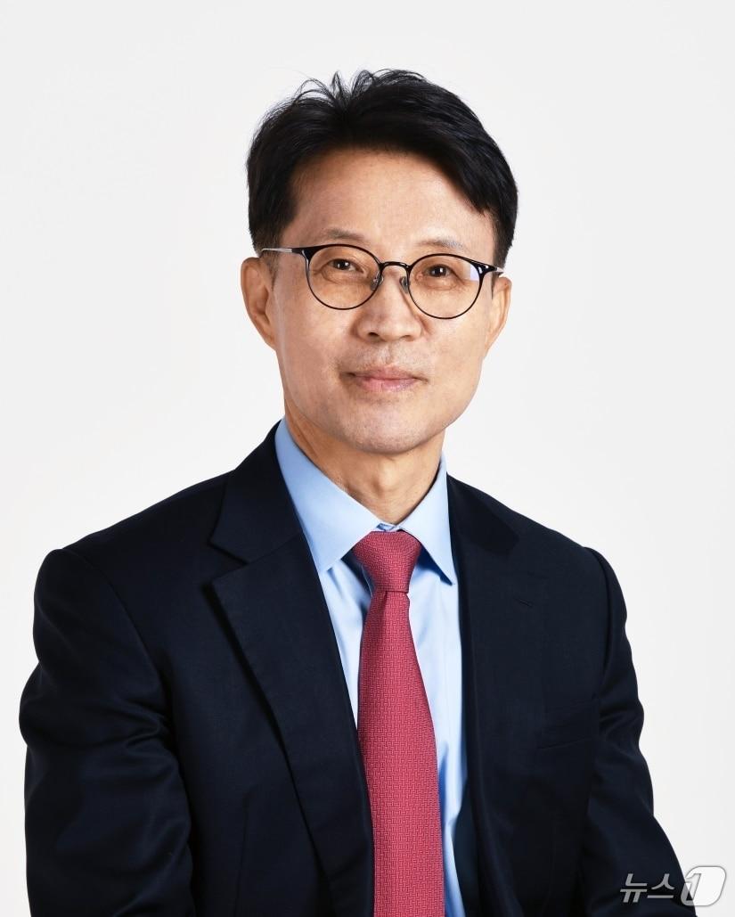 본문 이미지 - 이재명 대통령이 16일 저출산고령사회위원회 부위원장에 김진오 CBS 사장을 위촉했다. (청와대 제공. 재판매 및 DB 금지) 2026.4.16 ⓒ 뉴스1 이재명 기자