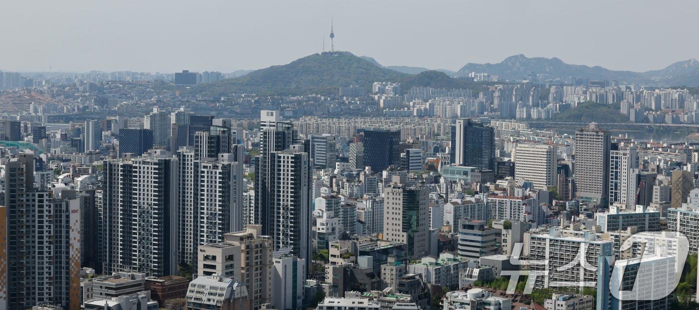 본문 이미지 - 서울 강남구 등 도심 아파트단지 일대.  2026.4.16 ⓒ 뉴스1 안은나 기자