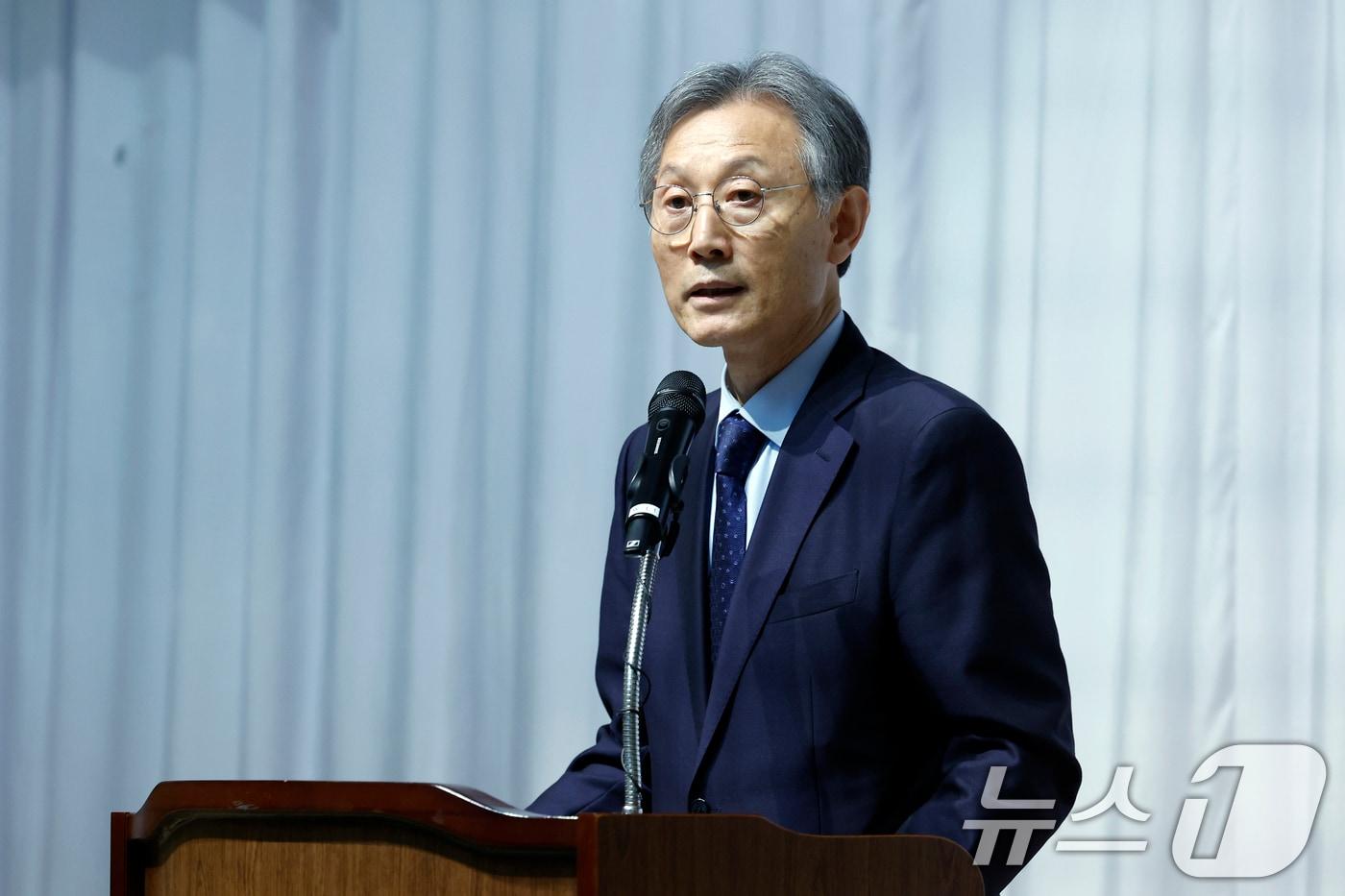 본문 이미지 - 고광헌 방송미디어통신심의위원회 위원장이 16일 오후 서울시 양천구 목동동로 방송회관에서 열린 취임식에서 취임사를 하고 있다. 2026.4.16 ⓒ 뉴스1 박정호 기자