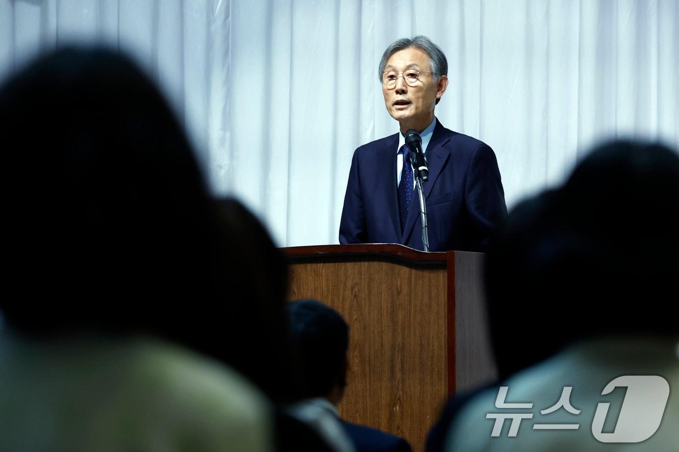 본문 이미지 - 고광헌 방송미디어통신심의위원회 위원장이 16일 오후 서울시 양천구 목동동로 방송회관에서 열린 취임식에서 취임사를 하고 있다. 2026.4.16 ⓒ 뉴스1 박정호 기자