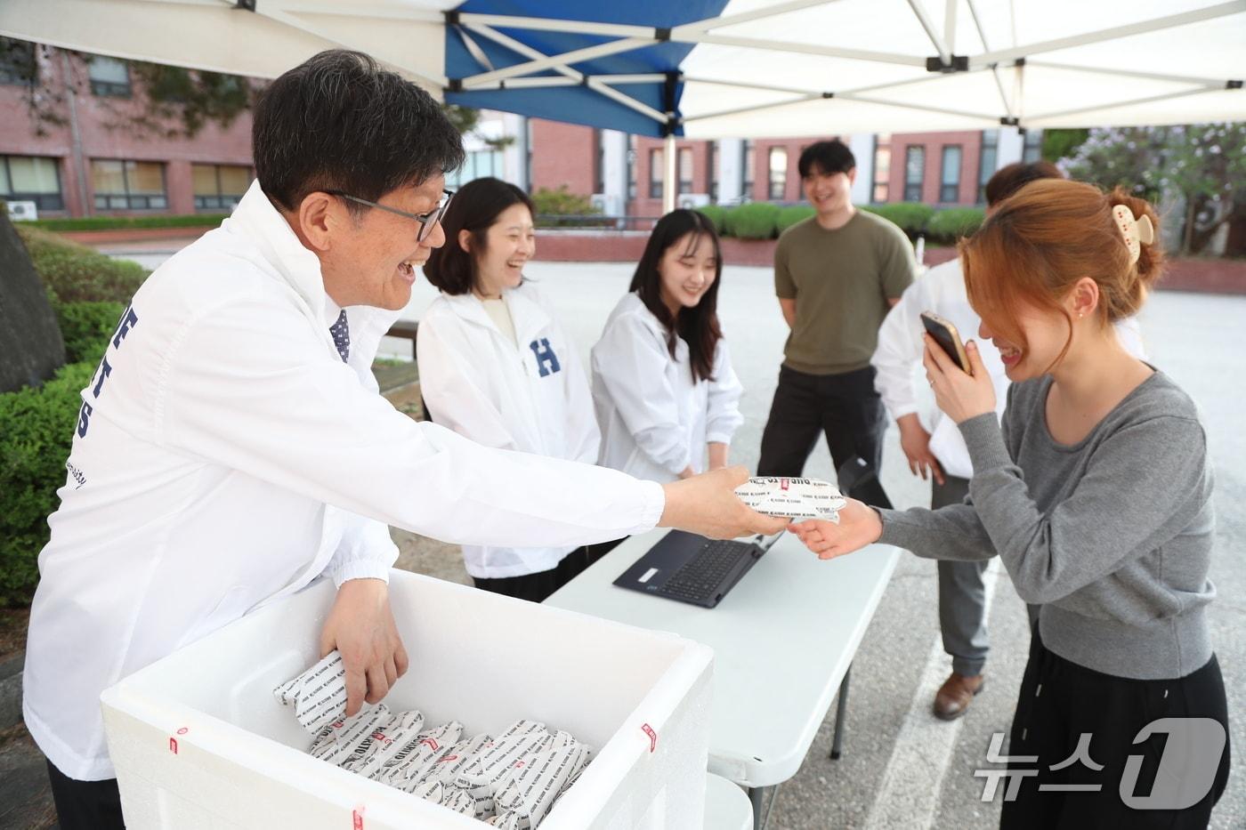 본문 이미지 - 한림성심대, '간식데이' 행사.(한림성심대 제공. 재판매 및 DB금지)/뉴스1