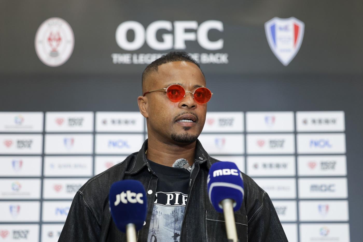 본문 이미지 - 파트리스 에브라가 16일 오후 인천국제공항에 입국해 취재진 질문에 답하고 있다. (슛포러브 제공)