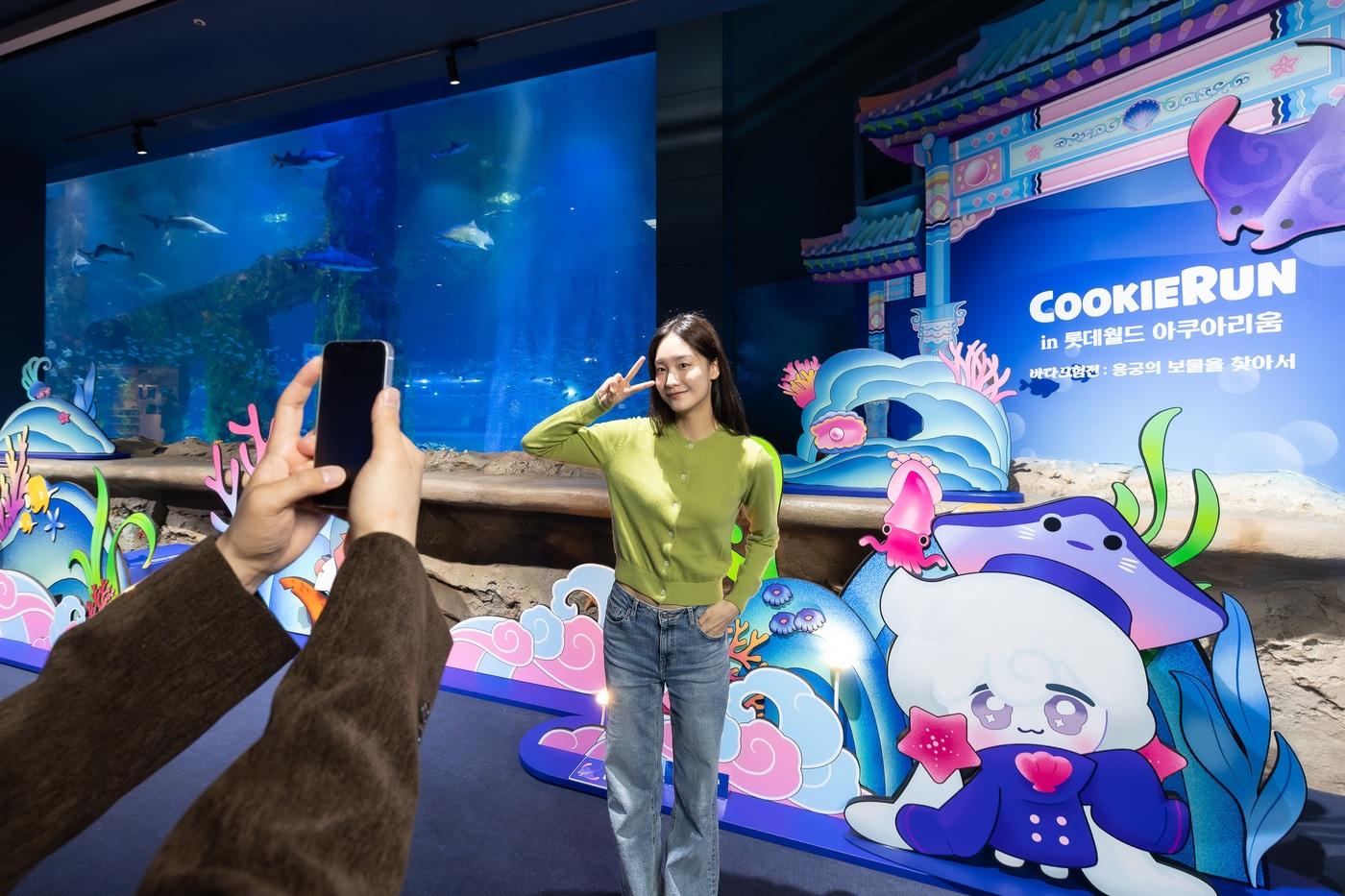 본문 이미지 - 신비로운 용궁의 입구(롯데월드 아쿠아리움 제공)