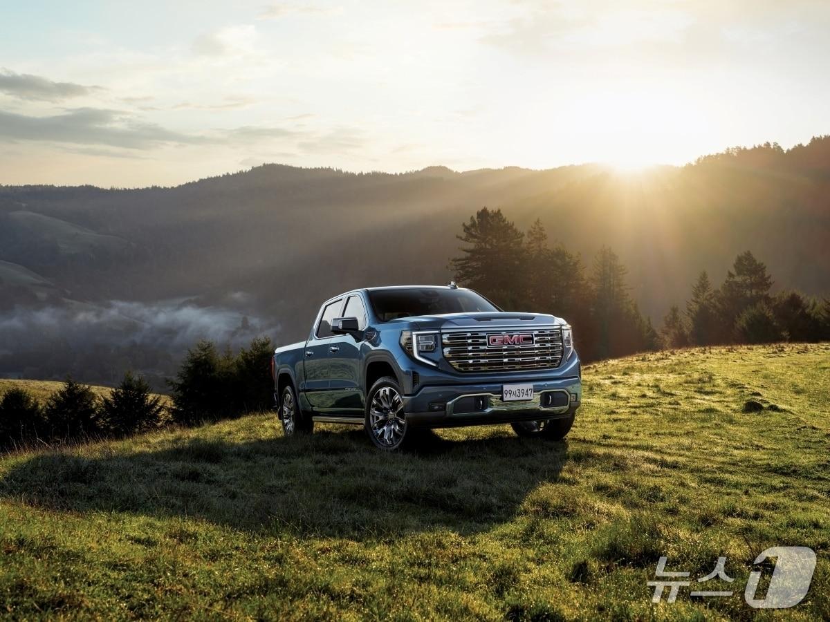 본문 이미지 -  GMC 2026년형 시에라(Sierra) 드날리 '스칼렛 나이트 에디션' 