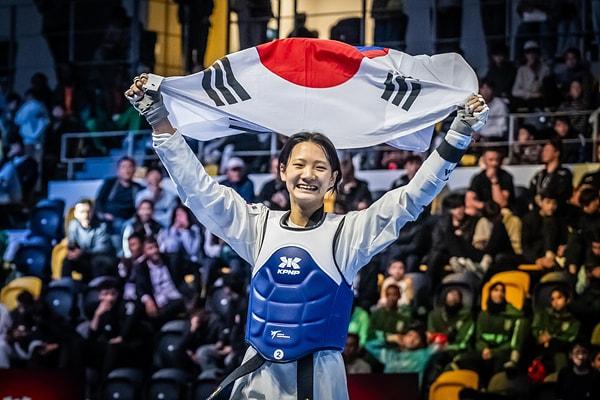 본문 이미지 -  세계청소년태권도선수권대회에서 우승한 이시우 (WT 제공)