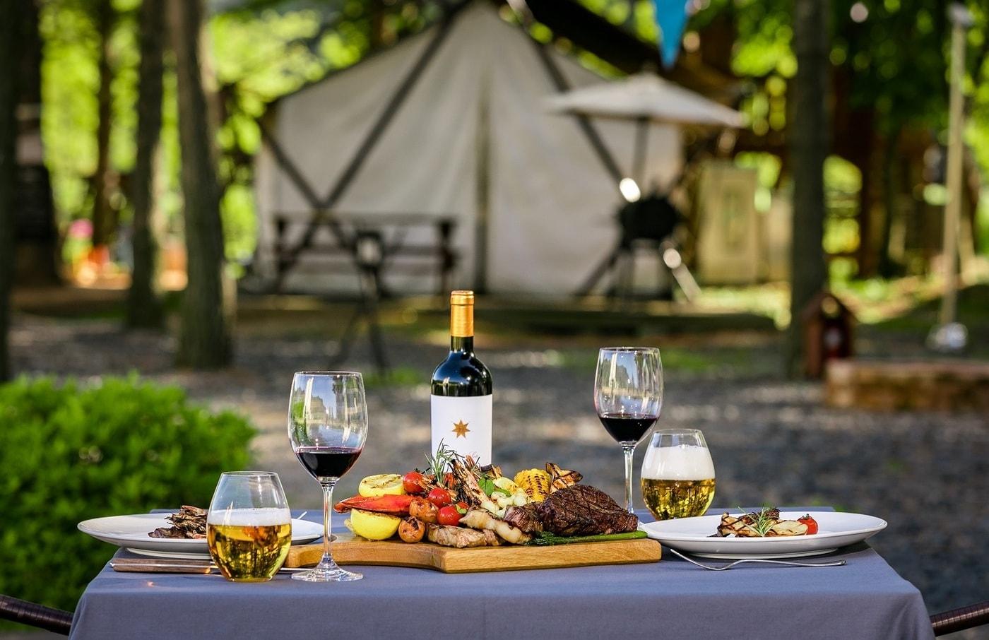 본문 이미지 - 시그니처 글램핑 바비큐 패키지 이미지(이랜드파크 켄싱턴호텔 평창 제공)