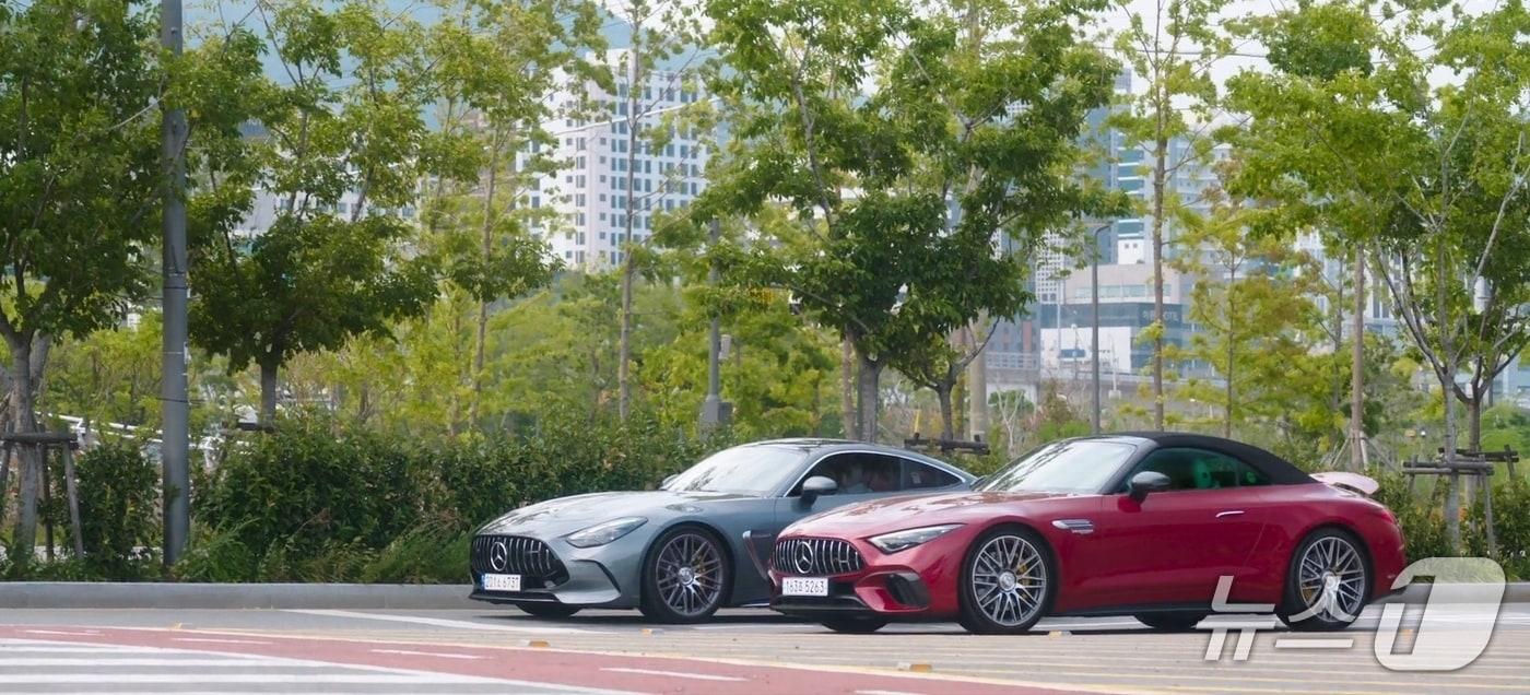 본문 이미지 - 메르세데스-AMG GT(왼쪽)와 메르세데스-AMG SL.