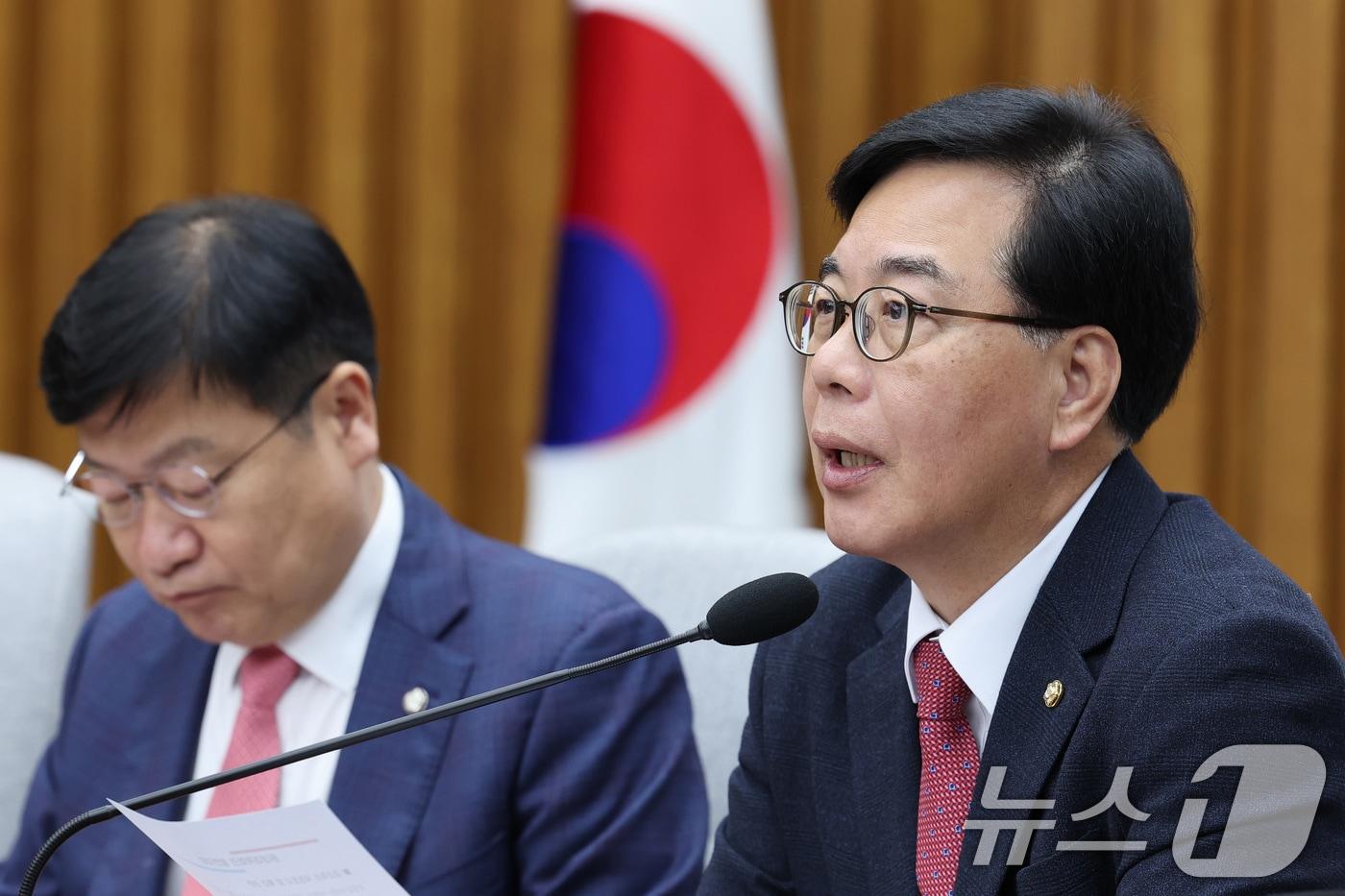 본문 이미지 - 송언석 국민의힘 원내대표가 17일 서울 여의도 국회에서 열린 원내대책회의에서 발언하고 있다. 2026.4.17 ⓒ 뉴스1 신웅수 기자