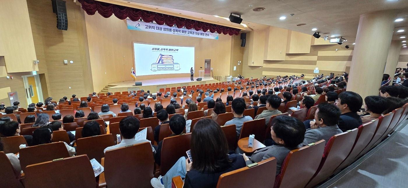 본문 이미지 - '2026년 고위직 성 인지 감수성 향상 및 사안 예방 연수' 진행 모습.(충남교육청 제공. 재판매 및 DB금지)/뉴스1