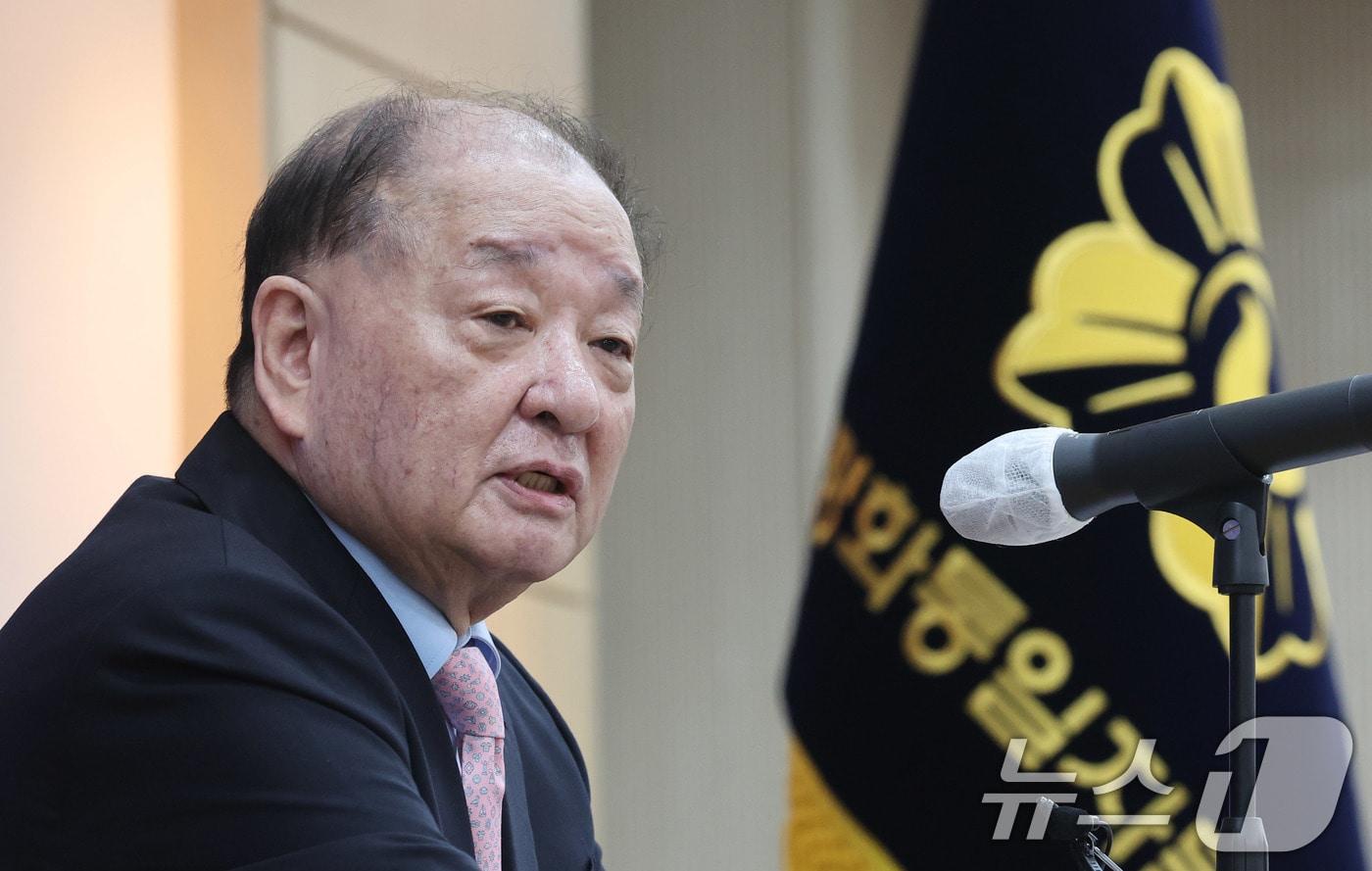 본문 이미지 - 강창일 민주평화통일자문회의 수석부의장이 17일 서울 중구 민주평화통일자문회의 대회의실에서 열린 취임식에서 취임사를 하고 있다. 2026.4.17 ⓒ 뉴스1 박지혜 기자