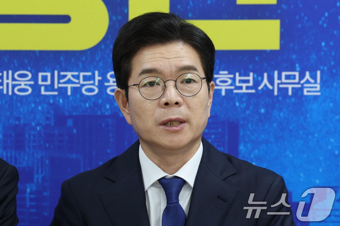 본문 이미지 - 정원오 더불어민주당 서울시장 후보가 17일 오전 서울 용산구 강태웅 용산구청장 후보 사무소에서 열린 현장 최고위원회의에서 발언하고 있다. 2026.4.17 ⓒ 뉴스1 이광호 기자