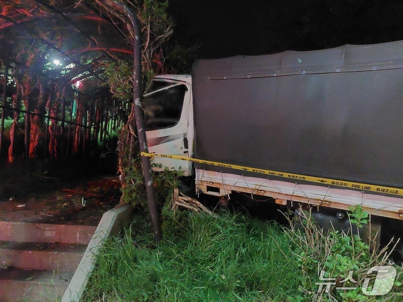 본문 이미지 - 사고 차량 모습 (경찰 제공. 재판매 및 DB금지)