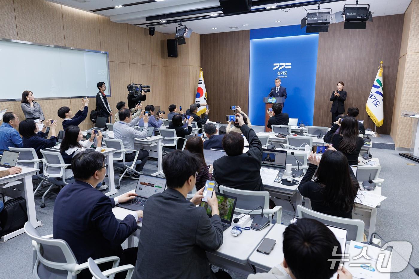 본문 이미지 - 정두석 경기도 기획조정실장이 2026년 제1회 추가경정예산안 관련 기자회견을 갖고 있다.(경기도 제공. 재판매 및 DB금지) /뉴스1