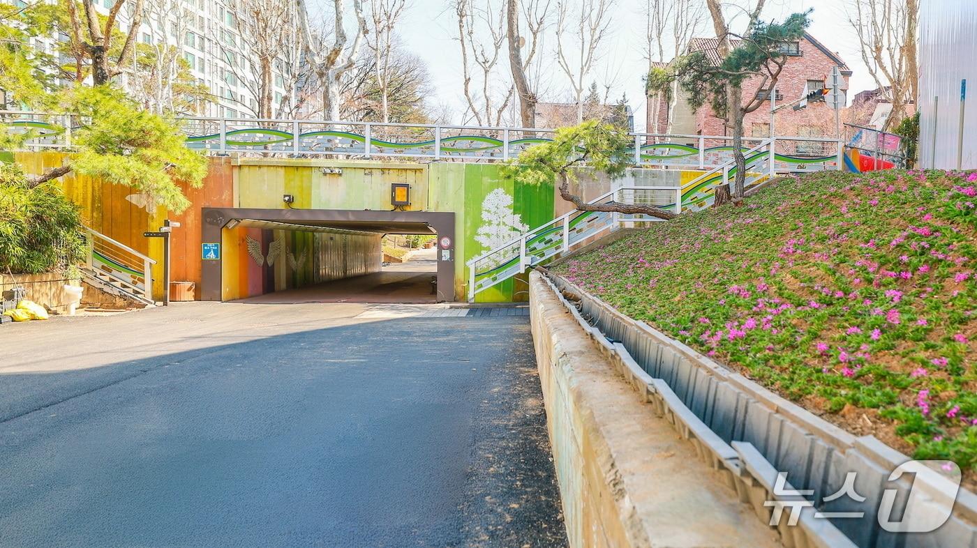 본문 이미지 - 굴다리길.(과천시 제공)