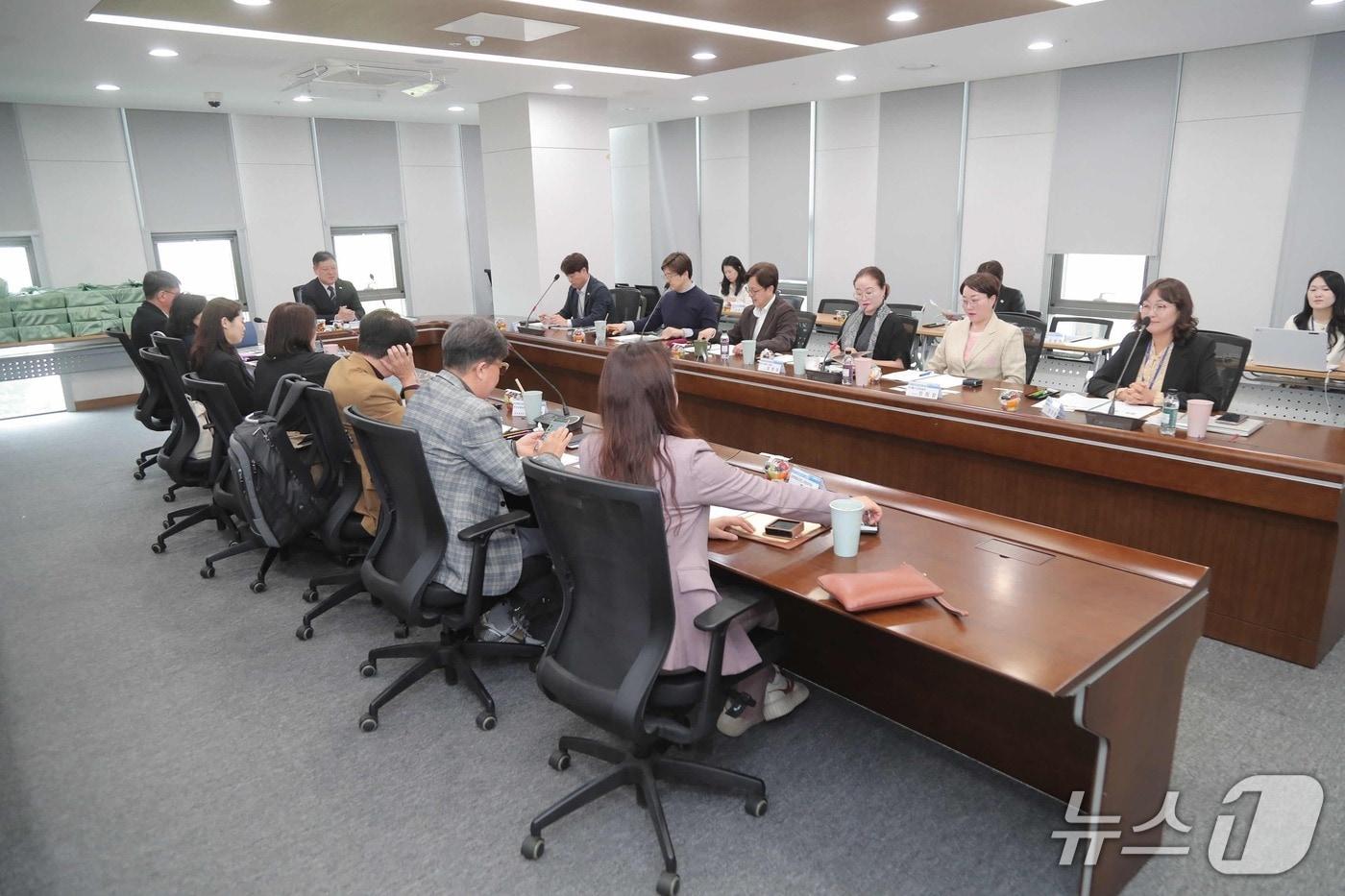 본문 이미지 - 강원 춘천시, 관광정책 자문단 1차 정기회의 개최.(춘천시 제공, 재판매 및 DB금지)