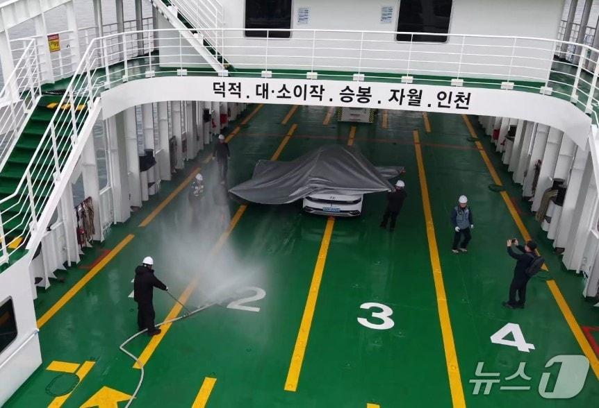 본문 이미지 - 연안여객선 특별점검(인천운항관리센터 제공/뉴스1)