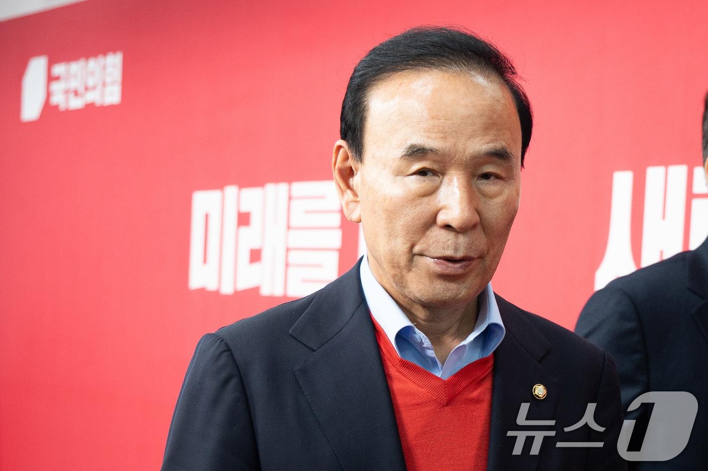 본문 이미지 - 박덕흠 국민의힘 공천관리위원장. 2026.4.17 ⓒ 뉴스1 유승관 기자