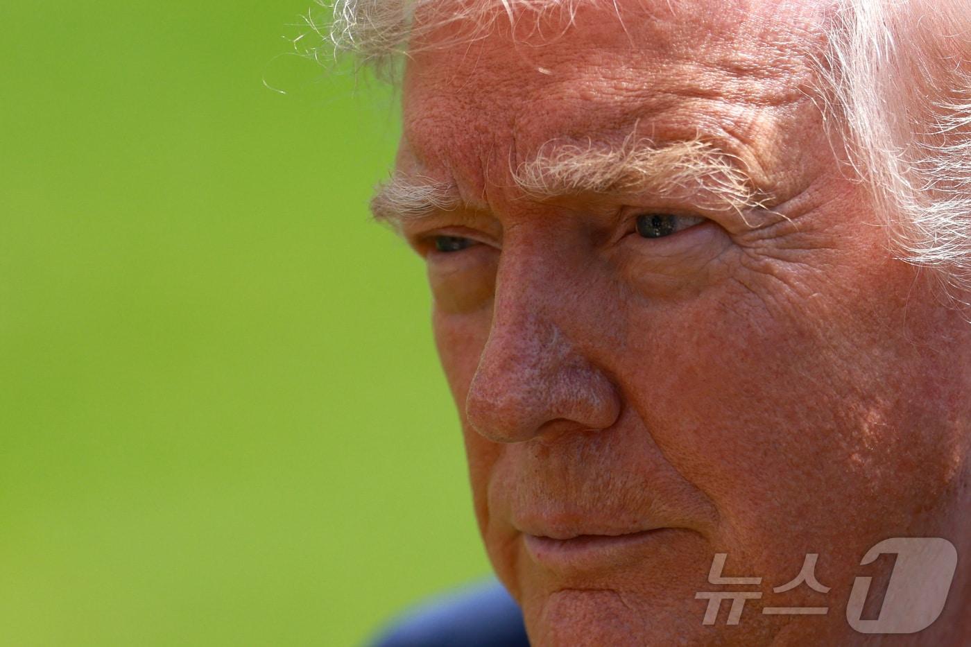 본문 이미지 - 도널드 트럼프 미국 대통령이 지난 16일(현지시간) 워싱턴DC 백악관에서 기자 질문을 듣고 있다. 2026.04.17. ⓒ 로이터=뉴스1