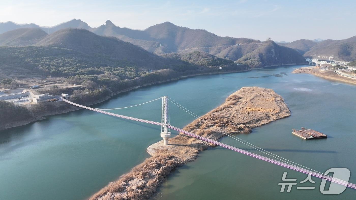 본문 이미지 -  단양군 시루섬 생태탐방교.(단양군 제공. 재판매 및 DB금지)