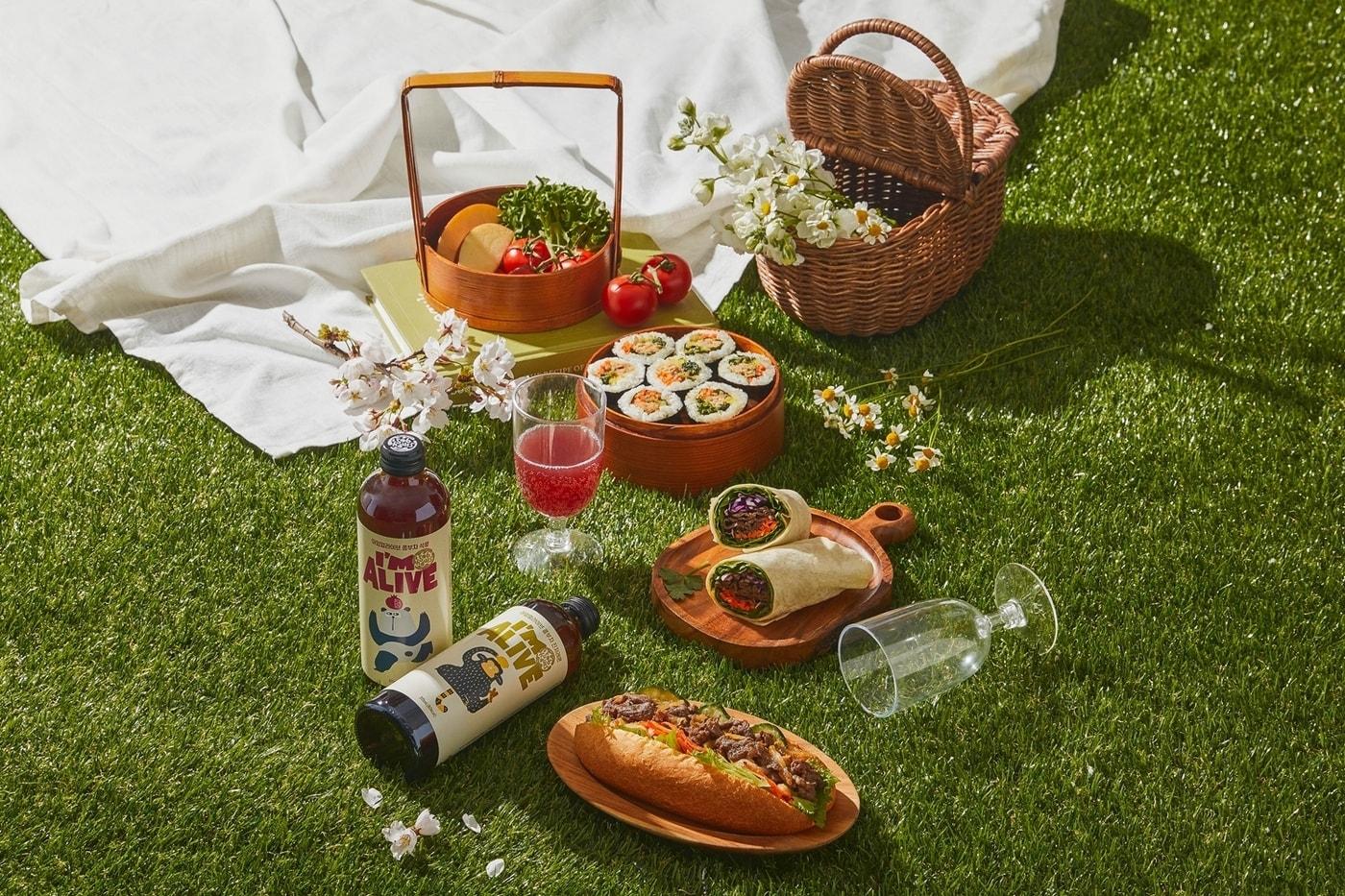 본문 이미지 - 현대그린푸드 그리팅몰에서 판매하는 다양한 피크닉용 간편식 제품 사진(현대그린푸드 제공)