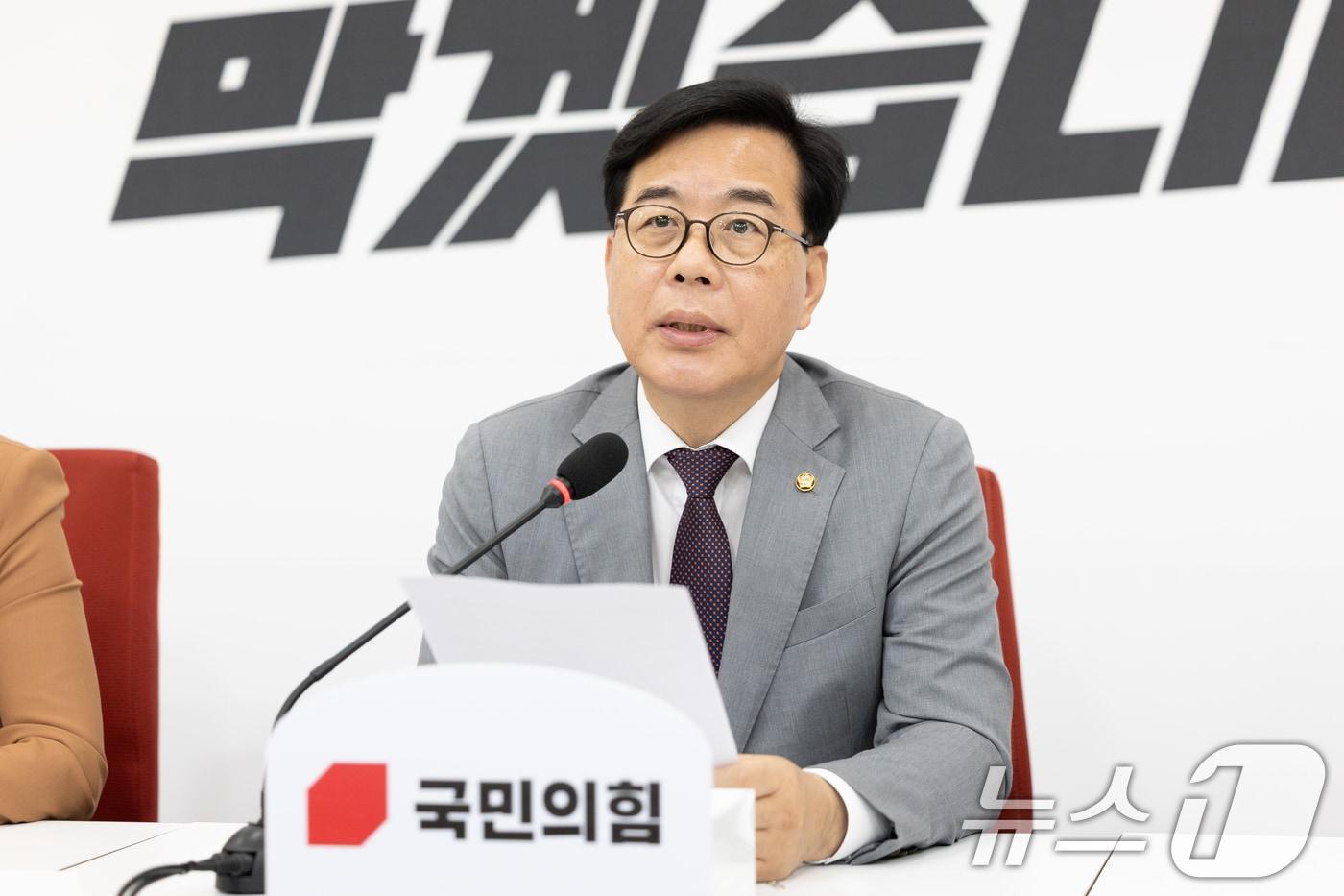 본문 이미지 - 송언석 국민의힘 원내대표가 19일 서울 여의도 국회에서 현안 관련 기자간담회를 하고 있다. 2026.4.19 ⓒ 뉴스1 이승배 기자