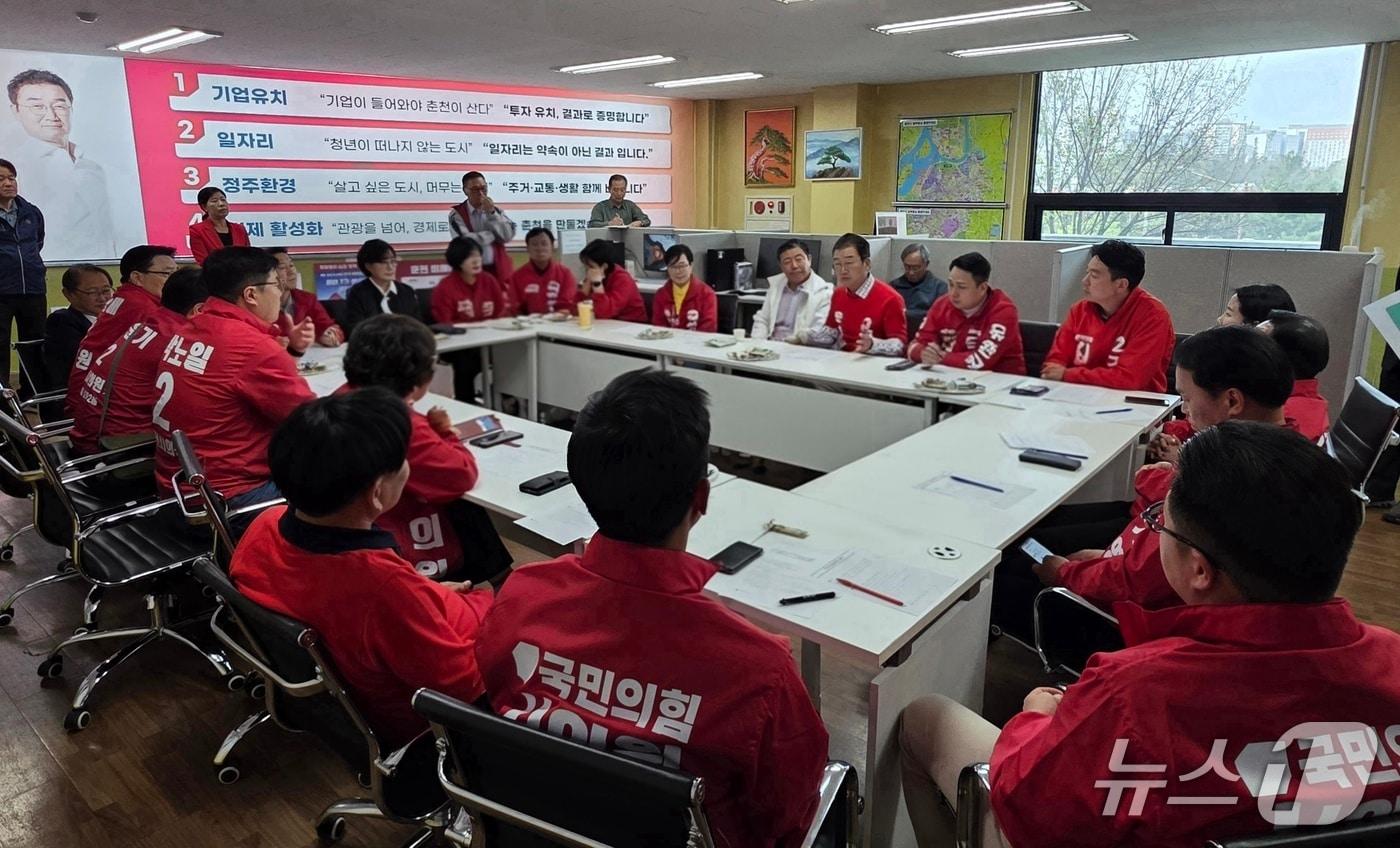 본문 이미지 - 국민의힘 춘천시 지방선거 예비후보들.(정광열 후보 측 제공, 재판매 및 DB금지)