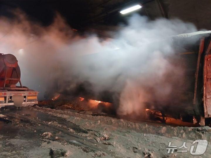 본문 이미지 - 사고 현장 모습.(충주소방서 제공. 재판매 및 DB금지)